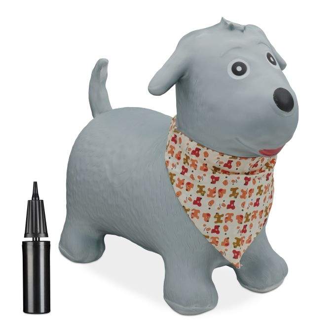 Hoppende hund med skjerf