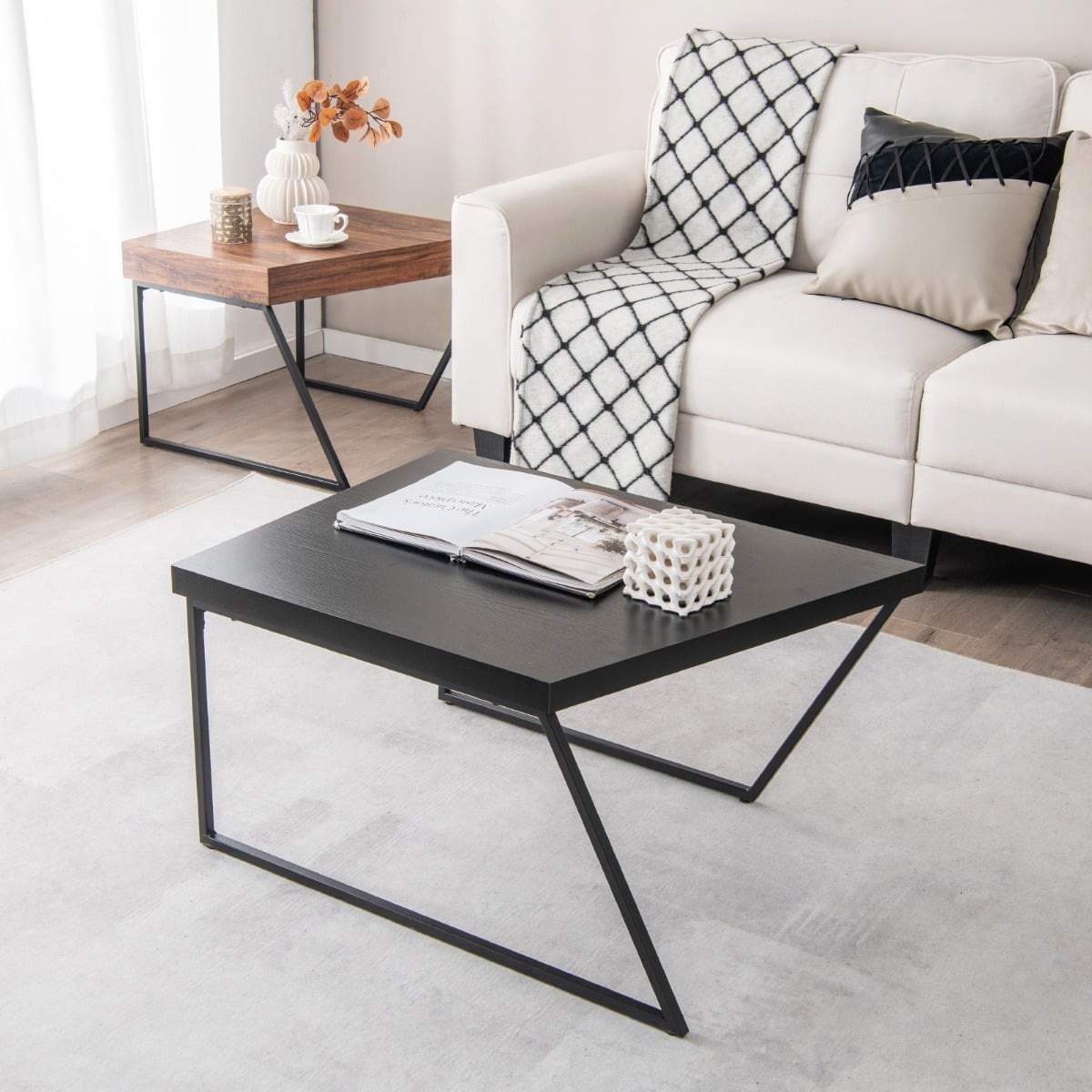 Moderne salongbordsett – svart og brunt, stablet design